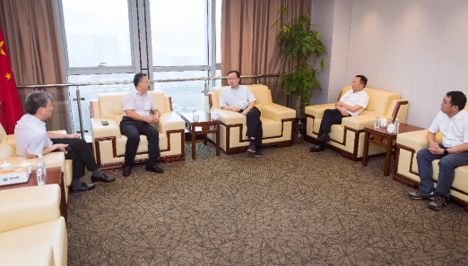 供应链综合商业服务平台迈进浙江第一站 — — 彩霸王官网与温州交运集团战略签约