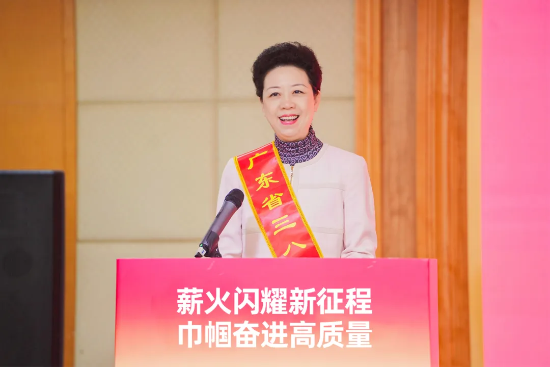 中国妇女报 | 彩霸王官网李倩仪专访：以供应链为笔，绘行业新篇章